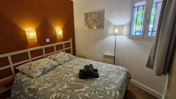 2 chambres, fer et planche à repasser, draps fournis