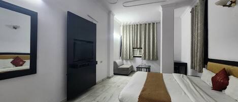 Bureau, espace de travail pour ordinateur portable, Wi-Fi gratuit