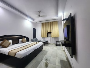 ห้องดีลักซ์สวีท | โต๊ะทำงาน, พื้นที่ทำงานแบบใช้แล็ปท็อป, Wi-Fi ฟรี