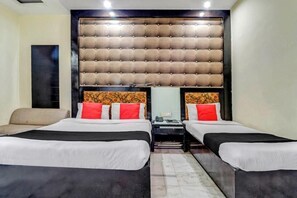 Luxury Suite | Desk, laptop workspace, free WiFi