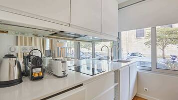 Refrigerador, microondas, parrilla de estufa y lavavajillas