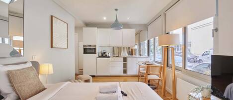 Iron/ironing board, WiFi, bed sheets