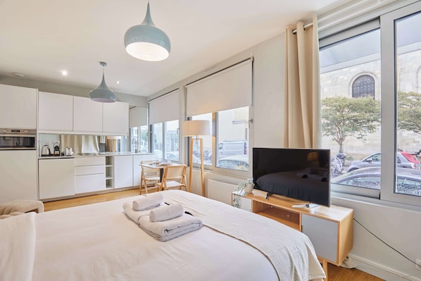 Iron/ironing board, WiFi, bed sheets