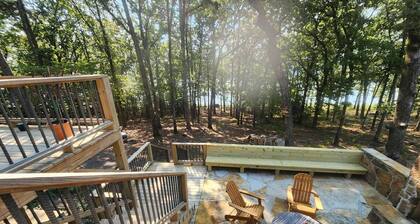 Relax & Recharge at The Nest – Lake Escape with Outdoor Fireplace & Hot Tub