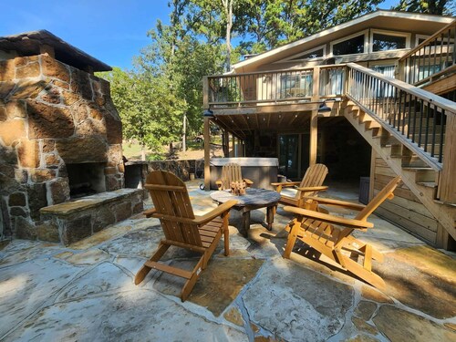 Relax & Recharge at The Nest – Lake Escape with Outdoor Fireplace & Hot Tub