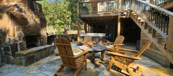 Relax & Recharge at The Nest – Lake Escape with Outdoor Fireplace & Hot Tub