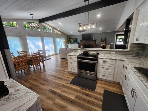 Relax & Recharge at The Nest – Lake Escape with Outdoor Fireplace & Hot Tub