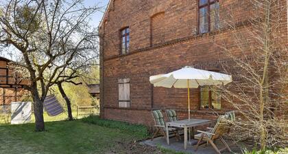 Ferienwohnung 'Am Roten Schloss' mit gemeinsamer Terrasse, gemeinsamem Garten und WLAN