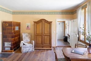 Dining - Holiday Apartment 'Am Roten Schloss' with Shared Terrace, Shared Garden and Wi-Fi (Baruth/Mark)