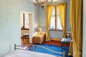 WiFi, bed sheets - Holiday Apartment 'Am Roten Schloss' with Shared Terrace, Shared Garden and Wi-Fi (Baruth/Mark)