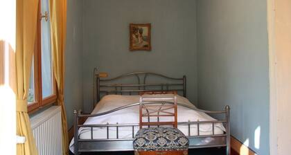 Ferienwohnung 'Am Roten Schloss' mit gemeinsamer Terrasse, gemeinsamem Garten und WLAN