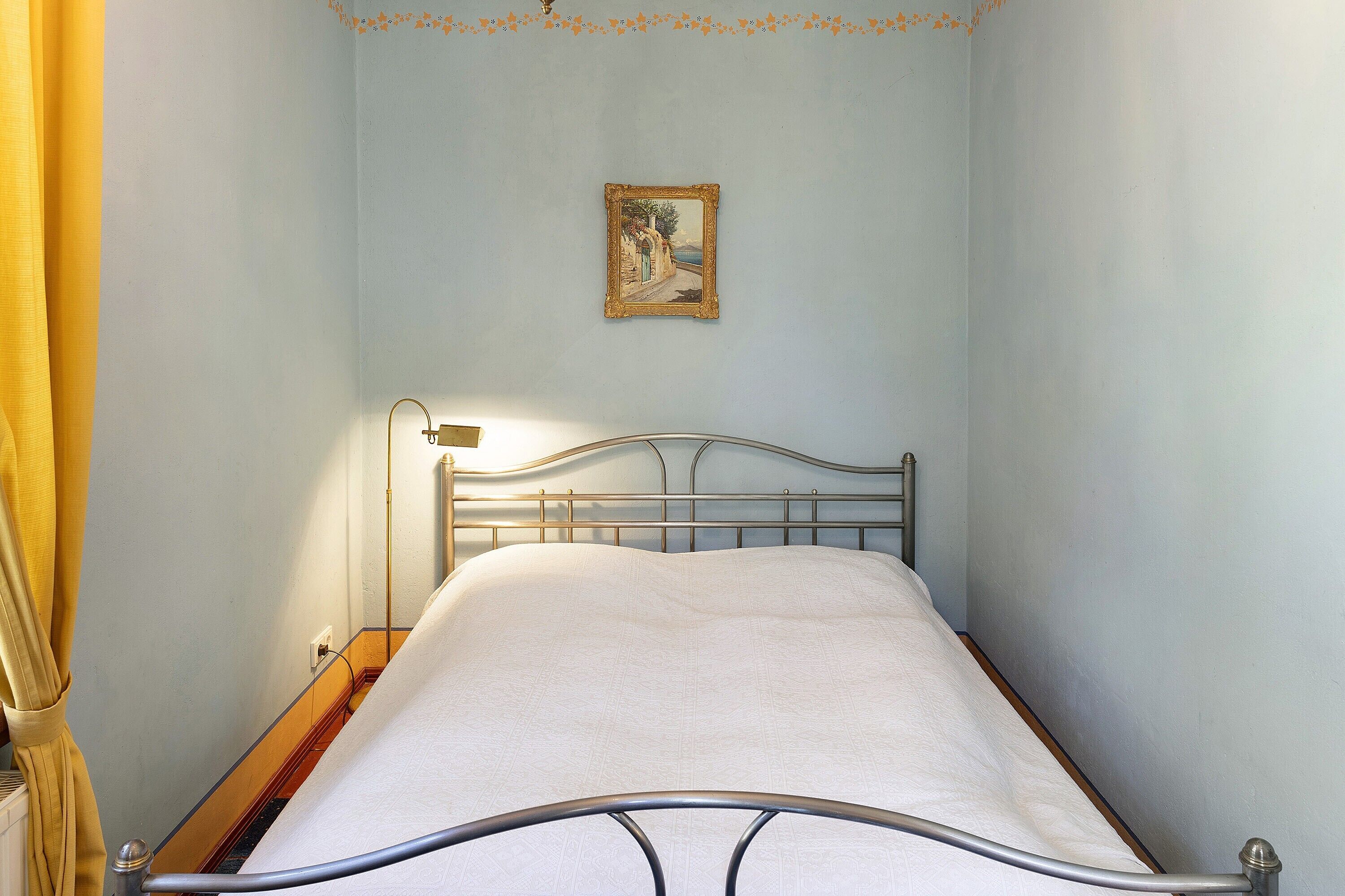 WiFi, bed sheets