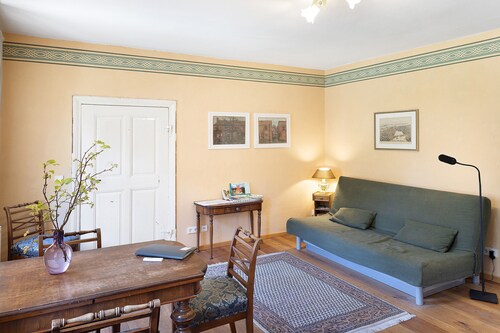 Ferienwohnung 'Am Roten Schloss' mit gemeinsamer Terrasse, gemeinsamem Garten und WLAN