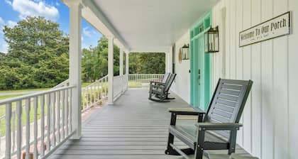 2 bedroom Charming Farmhouse Getaway : Levi Hall