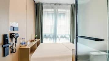 Double Room, Private Bathroom, City View | WiFi (free)