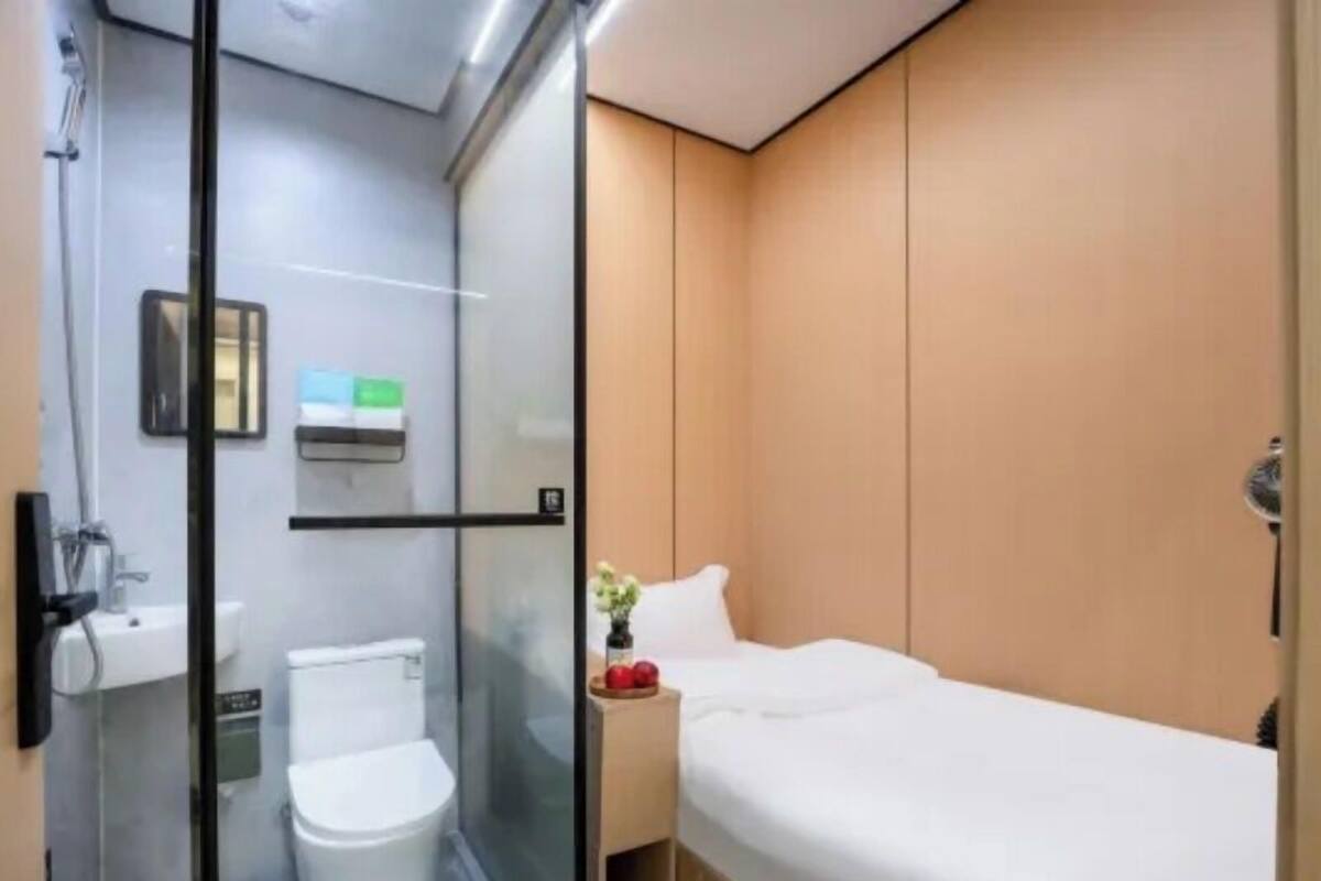 シングルルーム シングルベッド 1 台 専用バスルーム | WiFi (無料)