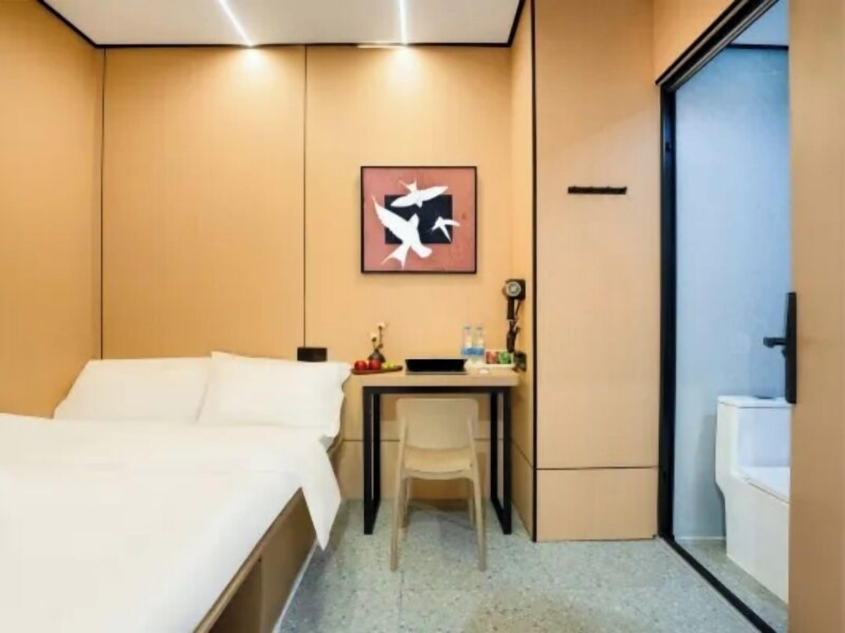 Double Room, 1 Queen Bed, Private Bathroom | Free WiFi
