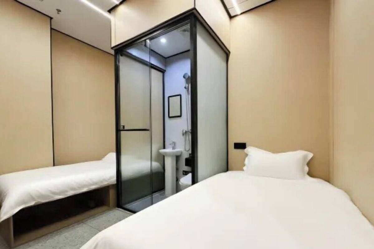 ダブルまたはツインルーム ベッド (複数台) 専用バスルーム | WiFi (無料)