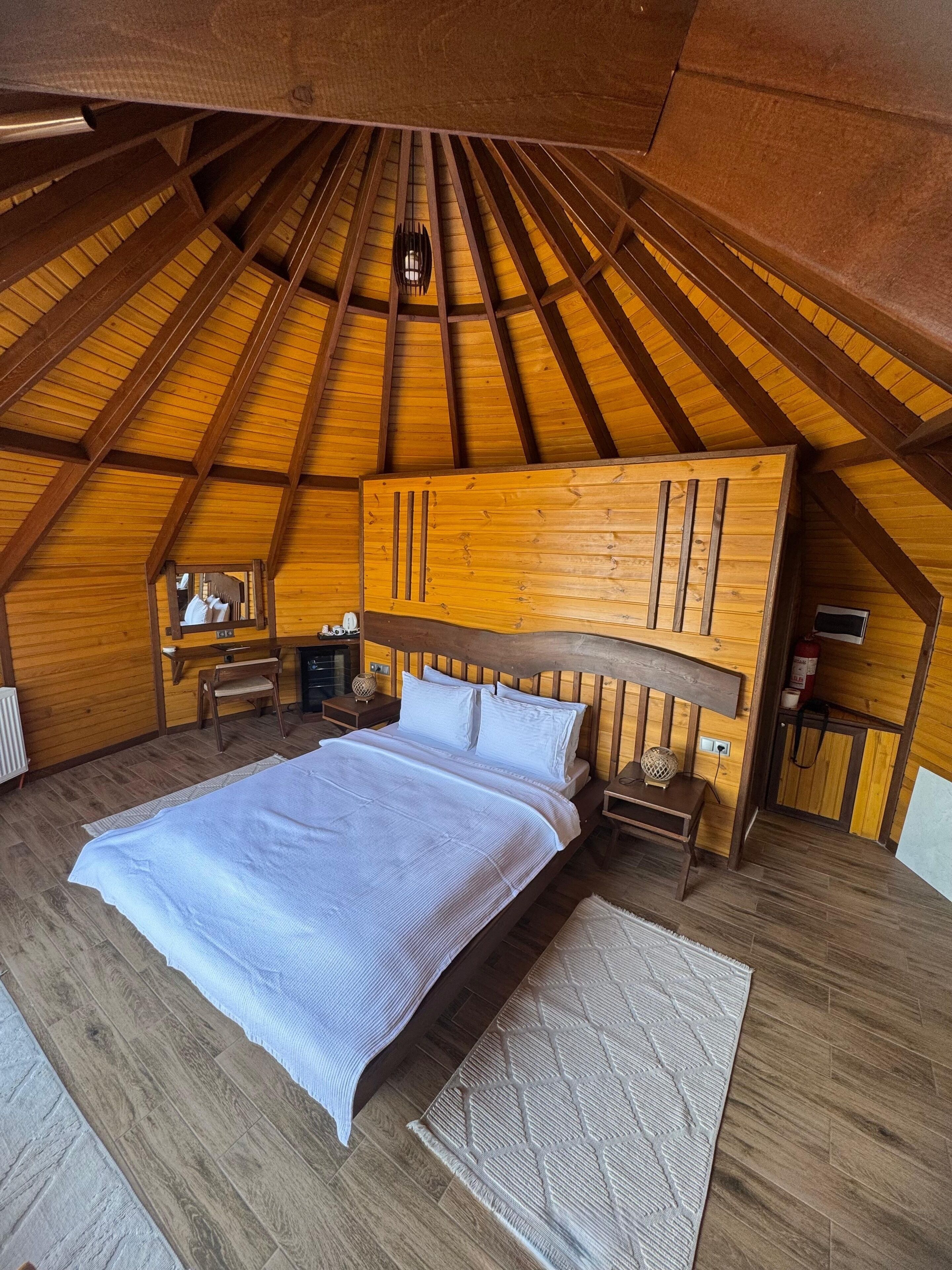 Classic Room, City View | Bed sheets