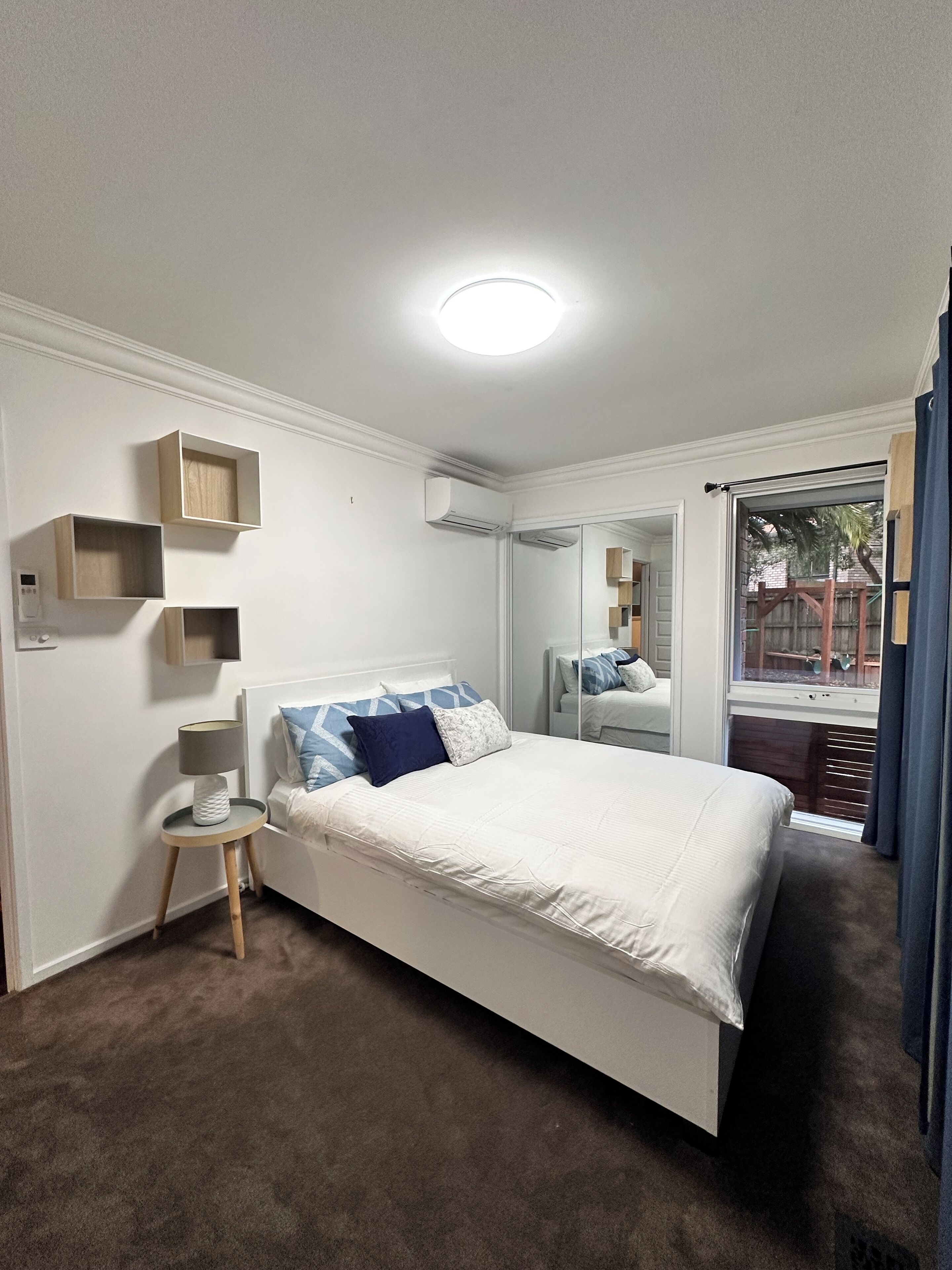 5 Schlafzimmer, Schreibtisch, Bügeleisen/Bügelbrett, WLAN