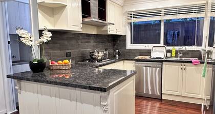 Serene Escape with Birds, Trees & Breeze– 5BR, 3.5B n garage with Wifi & Netflix