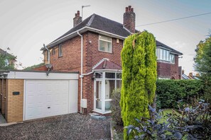Front of property - Cosy Home in Stoke on Trent (Newcastle-Under-Lyme)