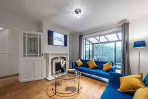 House, City View | Living area - Cosy Home in Stoke on Trent (Newcastle-Under-Lyme)