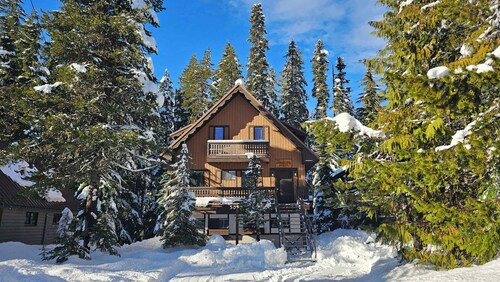 Snowflake Chalet - Charming Creekside Govy Retreat