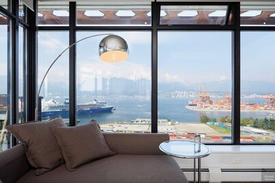 Elegant 2-Bedroom Condo in Vancouver