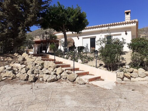 Country House with Pool and Garden, 6 Bedrooms, 4 Bathrooms. A/C. Internet