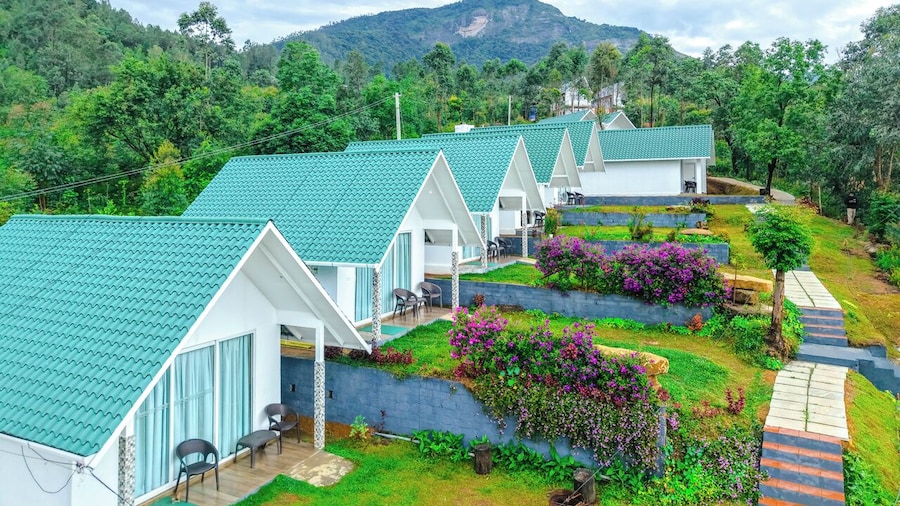 Gardenia Kanthalloor by VOYE HOMES