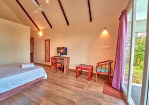 Deluxe Room, Balcony, Mountain View