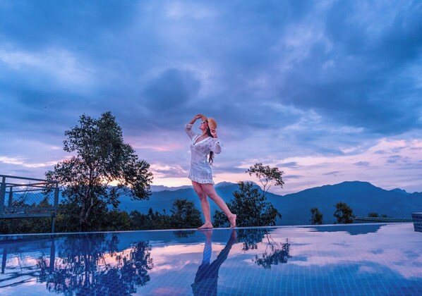 Outdoor pool - Gardenia Kanthalloor by VOYE HOMES (Devikolam)