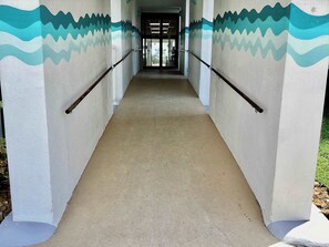 Property grounds - Blue Bliss Beachfront SEAWALL Condo-FREE WIFI & HEATED POOL (Galveston)