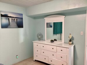 Interior - Blue Bliss Beachfront SEAWALL Condo-FREE WIFI & HEATED POOL (Galveston)