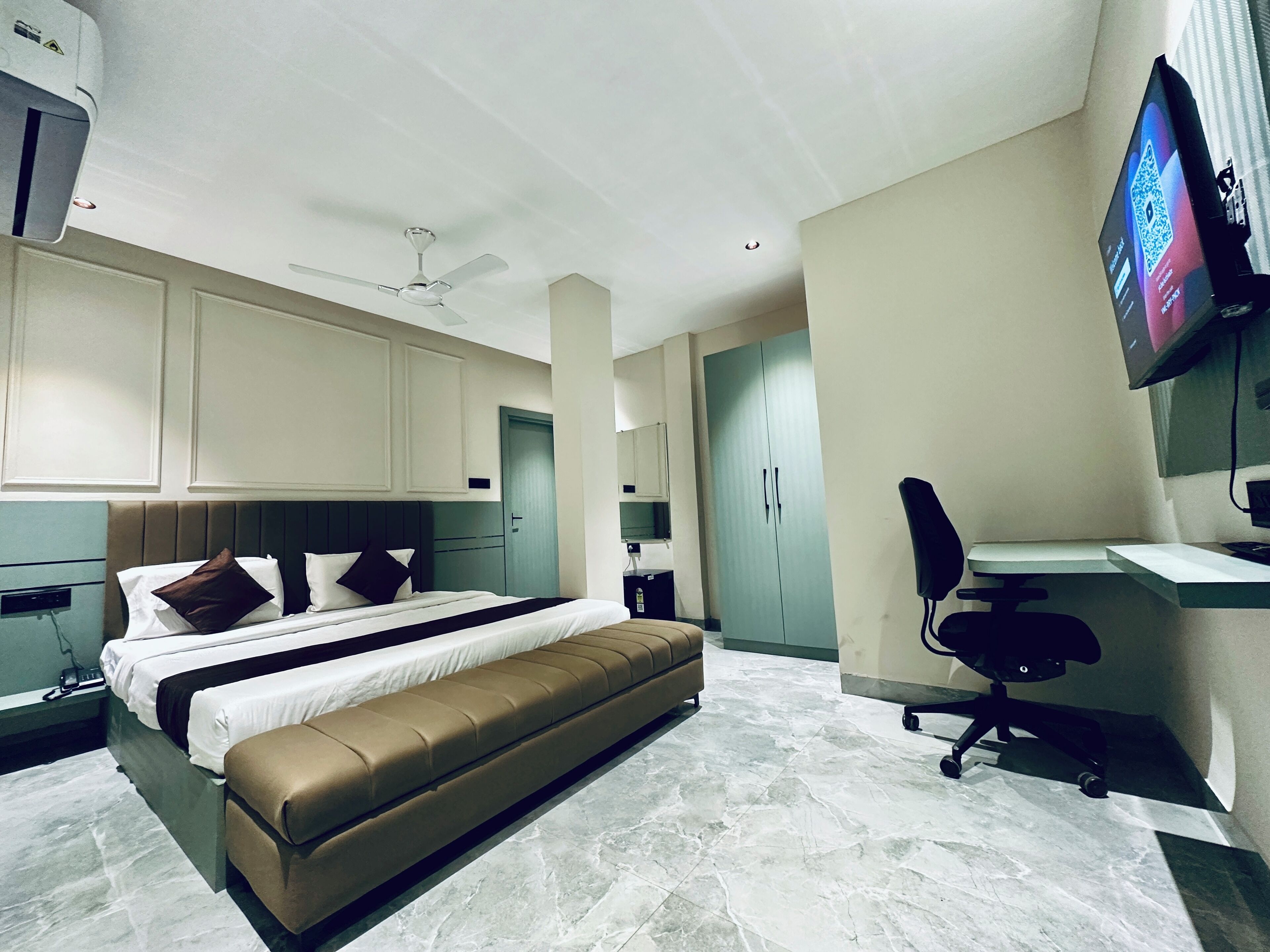 行政双人房 | 办公桌、免费 WiFi、床单