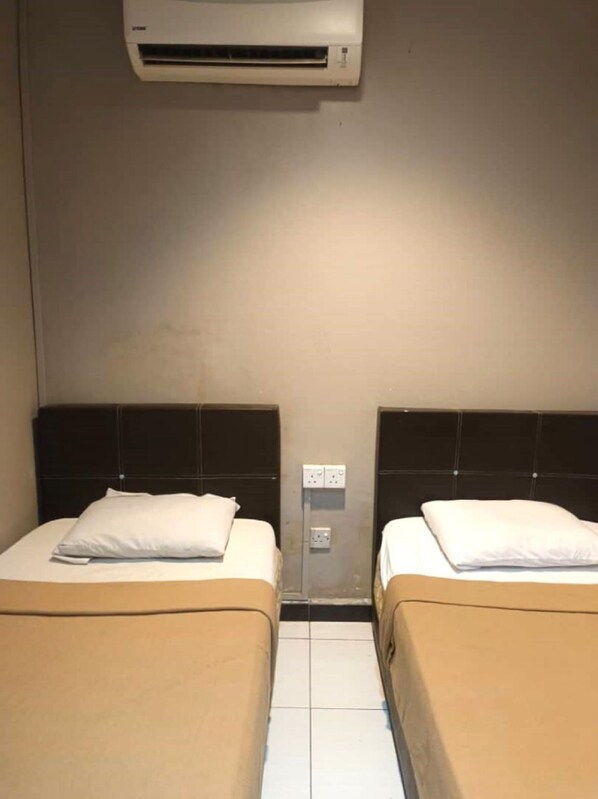 Standard Twin Room | Free WiFi