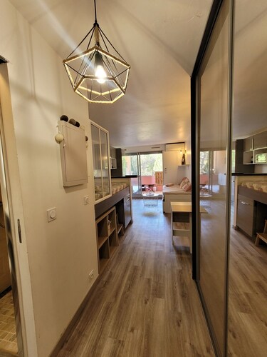 Seaside Studio Apartment - Les Sablettes