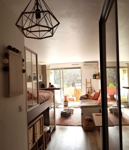 Seaside Studio Apartment with Swimming Pool - Les Sablettes