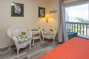 2 bedrooms, iron/ironing board, WiFi