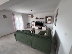 Smart TV, table tennis