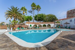 Pool - Holiday Apartment 'Corona Rosa' with Sea View, Shared Pool and Wi-Fi (Puerto Rico)