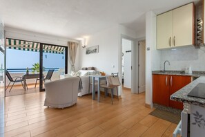 Interior - Holiday Apartment 'Corona Rosa' with Sea View, Shared Pool and Wi-Fi (Puerto Rico)
