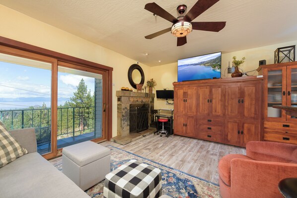 Smart-tv en een open haard