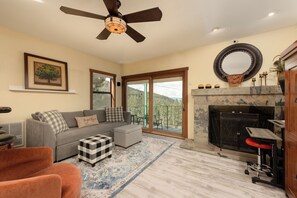 Smart TV, fireplace