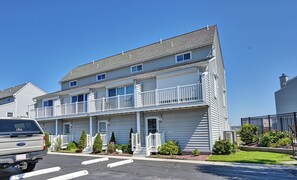 Exterior - Spectacular Bay Views Near Fenwick Island - 3BR Coastal Retreat! Community Pool, WIFI, Beach Town, Shopping and Restaurants! **FREE Linens with 7 night stay** (Selbyville)