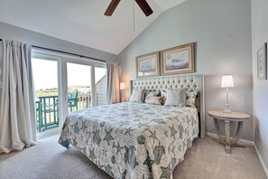 3 bedrooms, iron/ironing board, free WiFi, bed sheets - Spectacular Bay Views Near Fenwick Island - 3BR Coastal Retreat! Community Pool, WIFI, Beach Town, Shopping and Restaurants! **FREE Linens with 7 night stay** (Selbyville)
