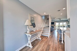 Interior - Spectacular Bay Views Near Fenwick Island - 3BR Coastal Retreat! Community Pool, WIFI, Beach Town, Shopping and Restaurants! (Selbyville)