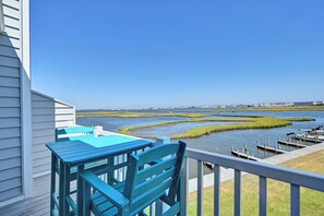 Property grounds - Spectacular Bay Views Near Fenwick Island - 3BR Coastal Retreat! Community Pool, WIFI, Beach Town, Shopping and Restaurants! (Selbyville)