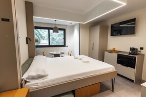 Departamento clásico | Caja de seguridad en la habitación y escritorio 